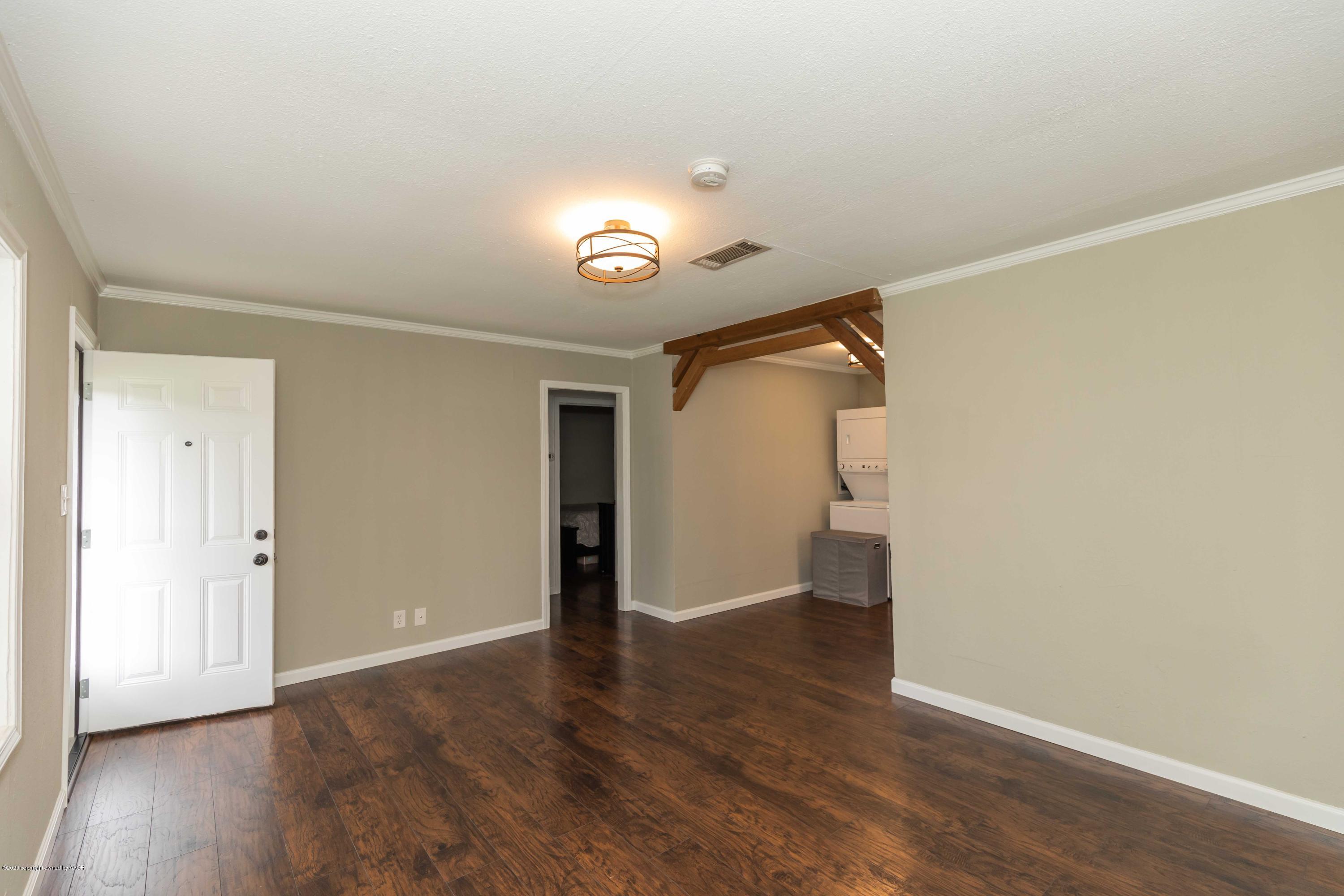 1509 North Spring Street Amarillo, TX 79107 - Photo 7 of 25 LIVING ROOM VIEW 3