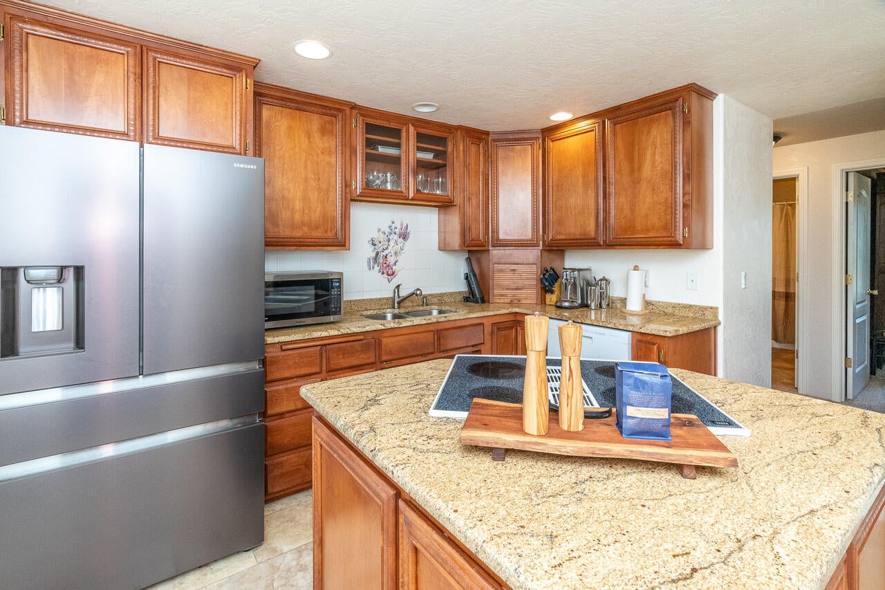 644 Benjamin Way Phoenix, OR 97535 - Photo 21 of 43 644 Benjamin (15 of 103)-Edit
