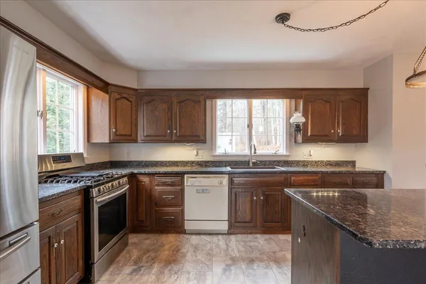 $670,000 | 200 Mistic Avenue, Rockport, ME 04856