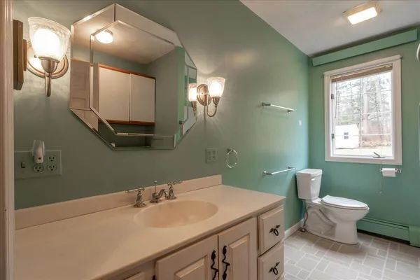 $670,000 | 200 Mistic Avenue, Rockport, ME 04856