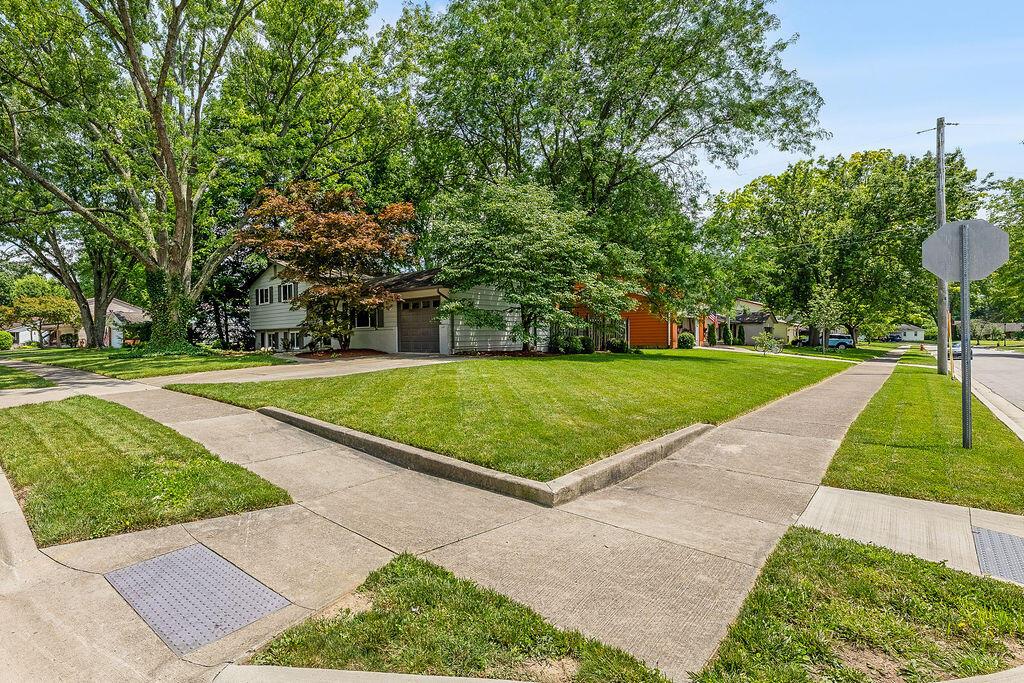 295 Allview Road Westerville, OH 43081 - Photo 36 of 47 Corner of Allview and Leacrest Place E