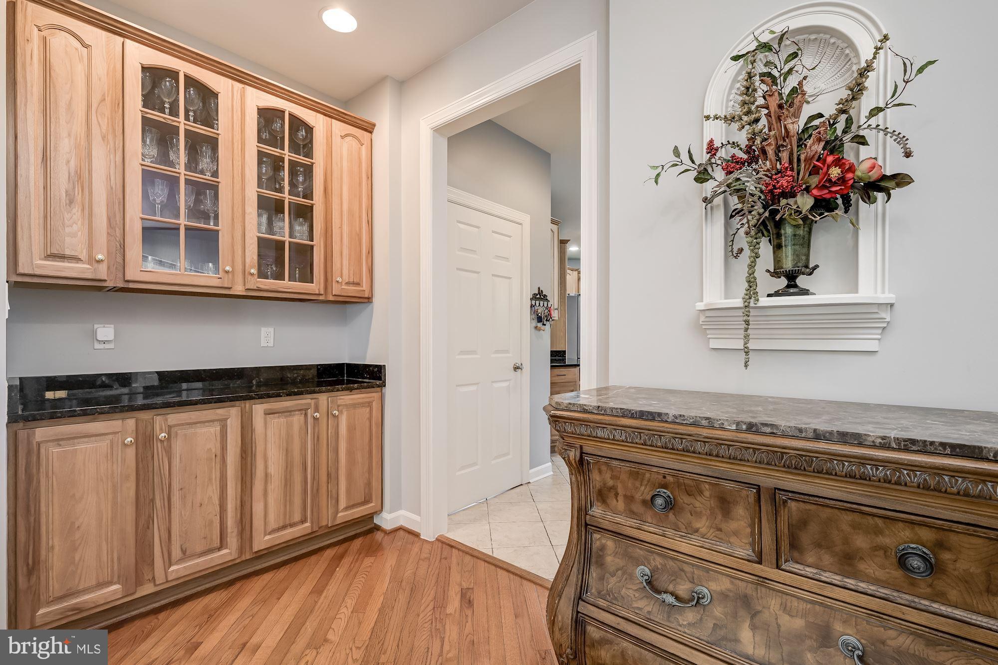 18518 Crestmount Road Boyds, MD 20841 - Photo 14 of 91 Butler's Pantry
