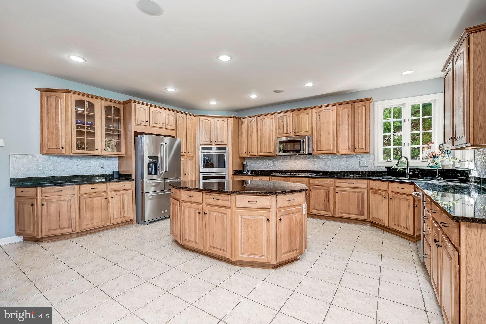 18518 Crestmount Road Boyds, MD 20841 - Photo 15 of 91 Gourmet Eat-In Kitchen