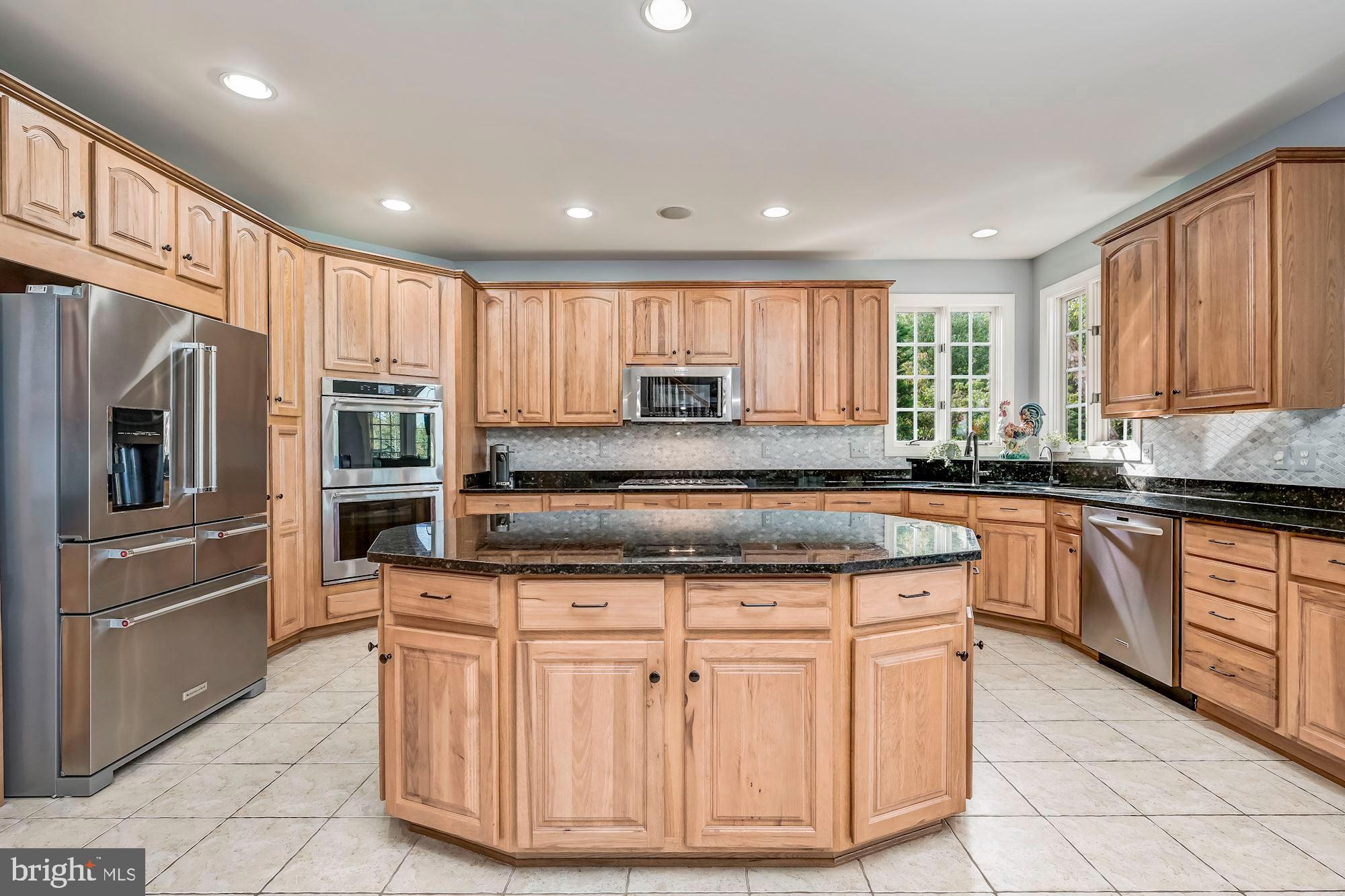 18518 Crestmount Road Boyds, MD 20841 - Photo 17 of 91 Gourmet Eat-In Kitchen