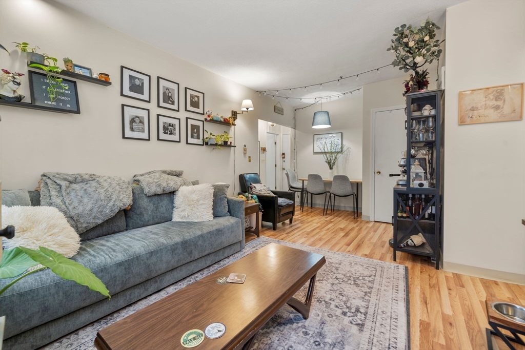 136 Prince Street, Unit 3 Boston, MA 02113 - Photo 4 of 28