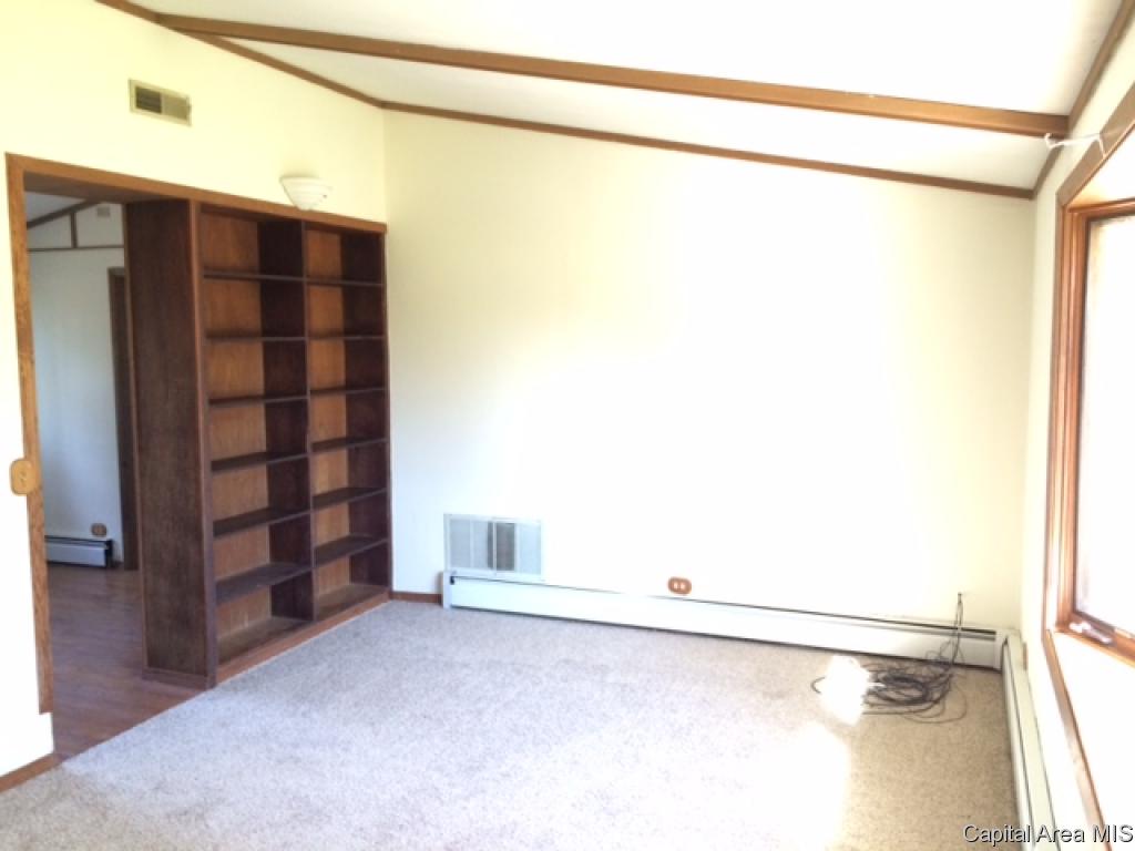 2004 New Lake Road Jacksonville, IL 62650 - Photo 3 of 34 Gallery Image 3