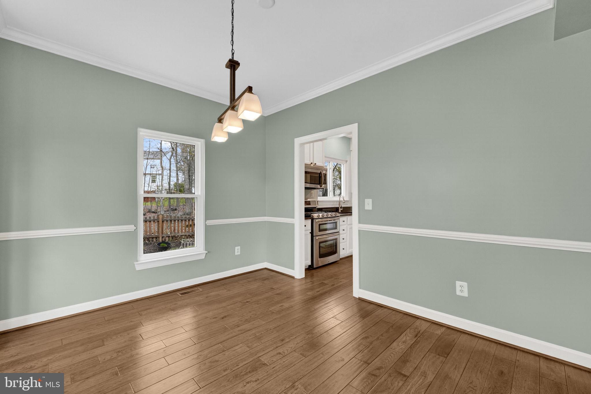 42943 Gotham Way Ashburn, VA 20147 - Photo 10 of 53 Dining room