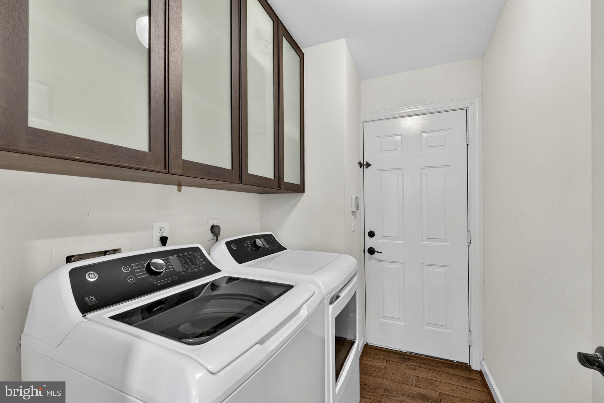 42943 Gotham Way Ashburn, VA 20147 - Photo 17 of 53 Main level laundry with additional storage space