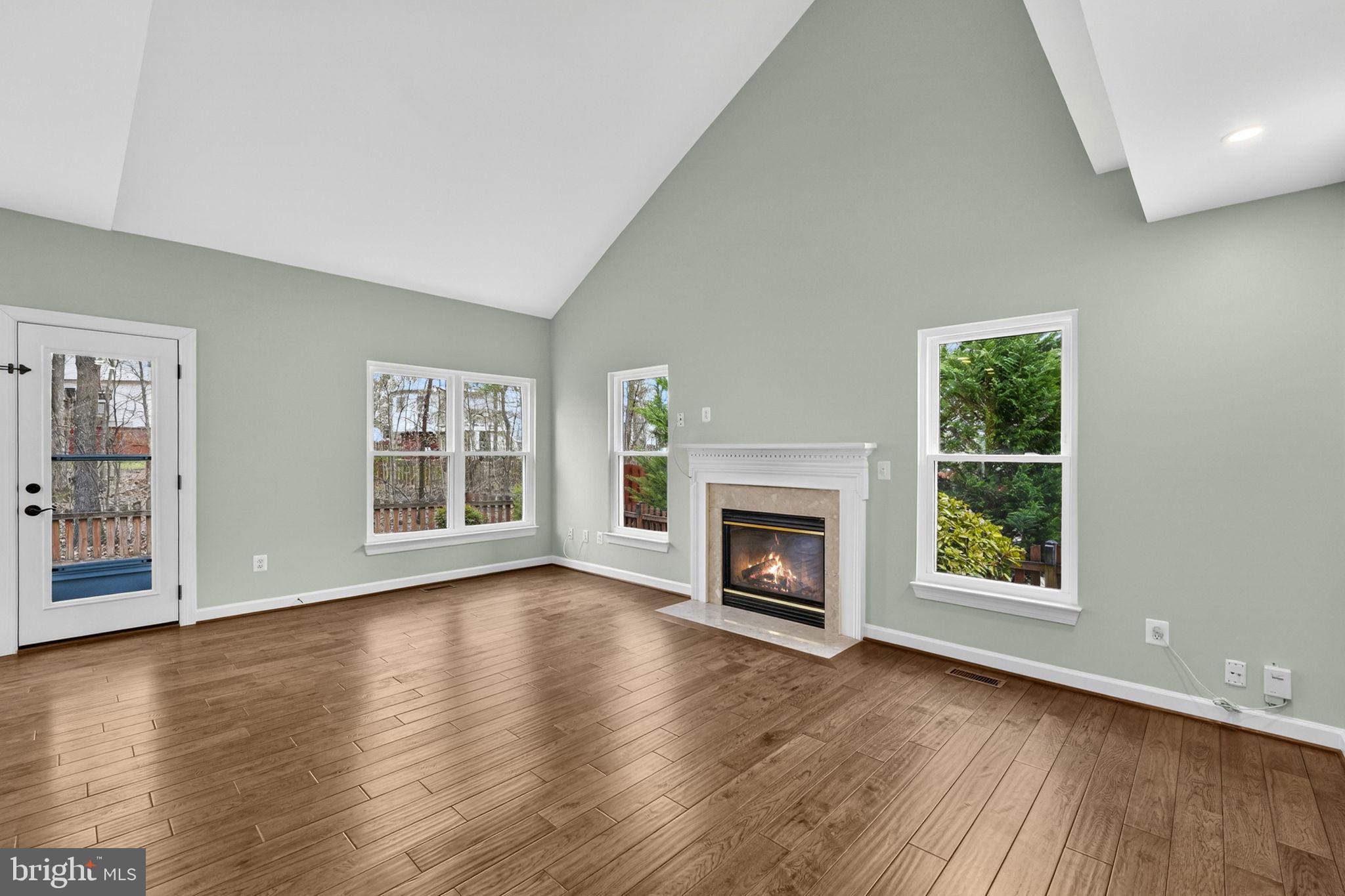 42943 Gotham Way Ashburn, VA 20147 - Photo 20 of 53 Family room with vaulted ceiling