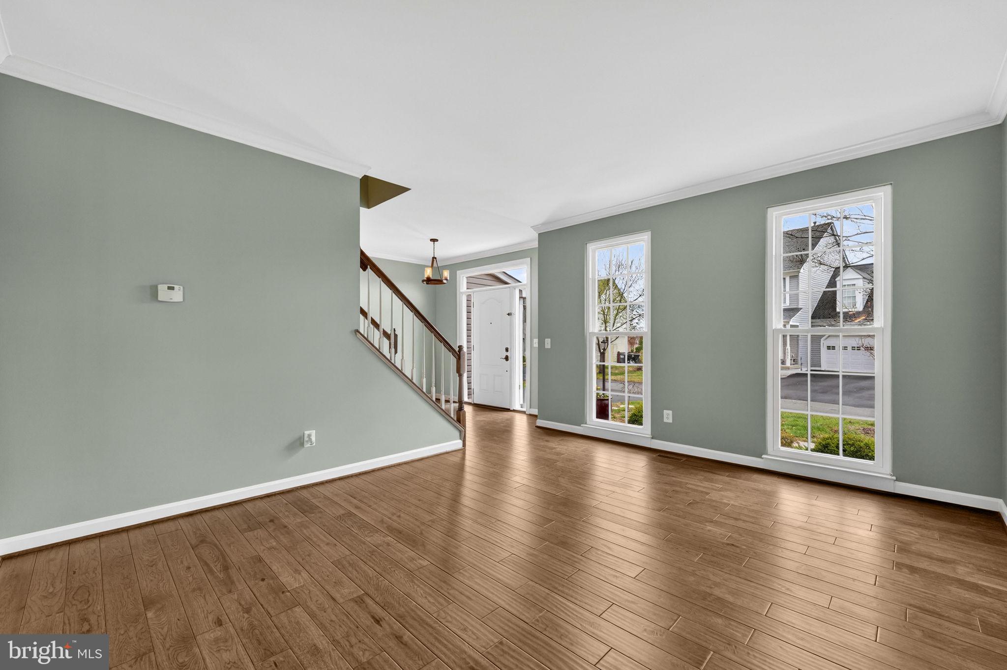 42943 Gotham Way Ashburn, VA 20147 - Photo 7 of 53 Living room