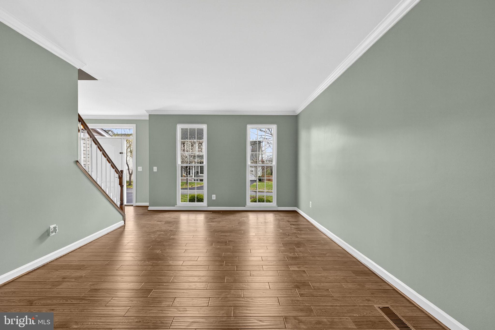 42943 Gotham Way Ashburn, VA 20147 - Photo 8 of 53 Living room