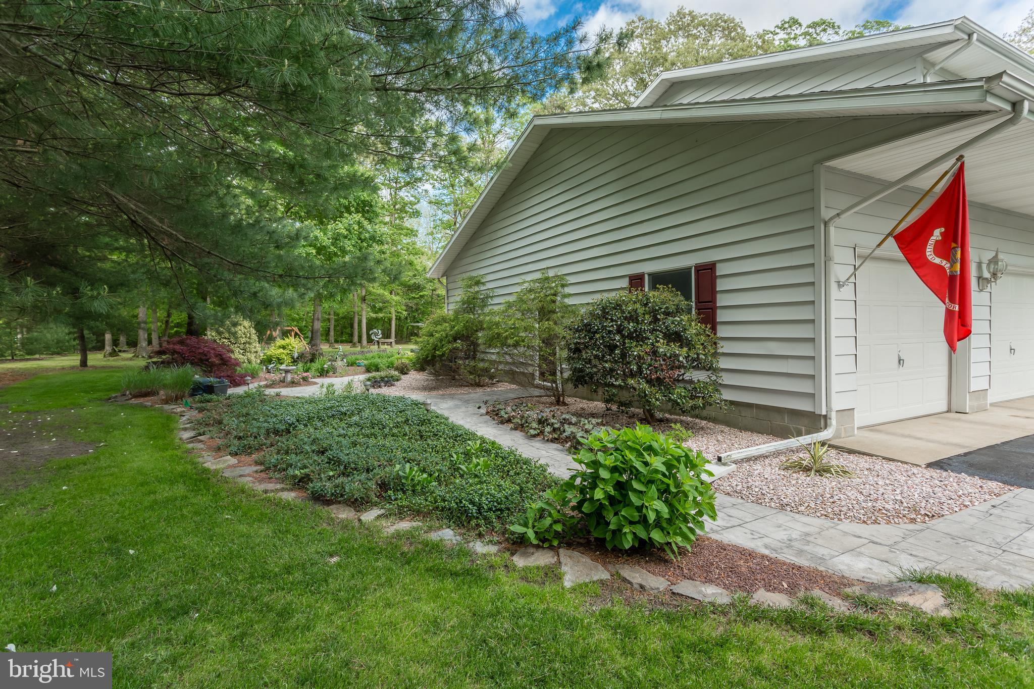 31663 Fall Road Millsboro, DE 19966 - Photo 7 of 42 Beautiful landscaped Yard