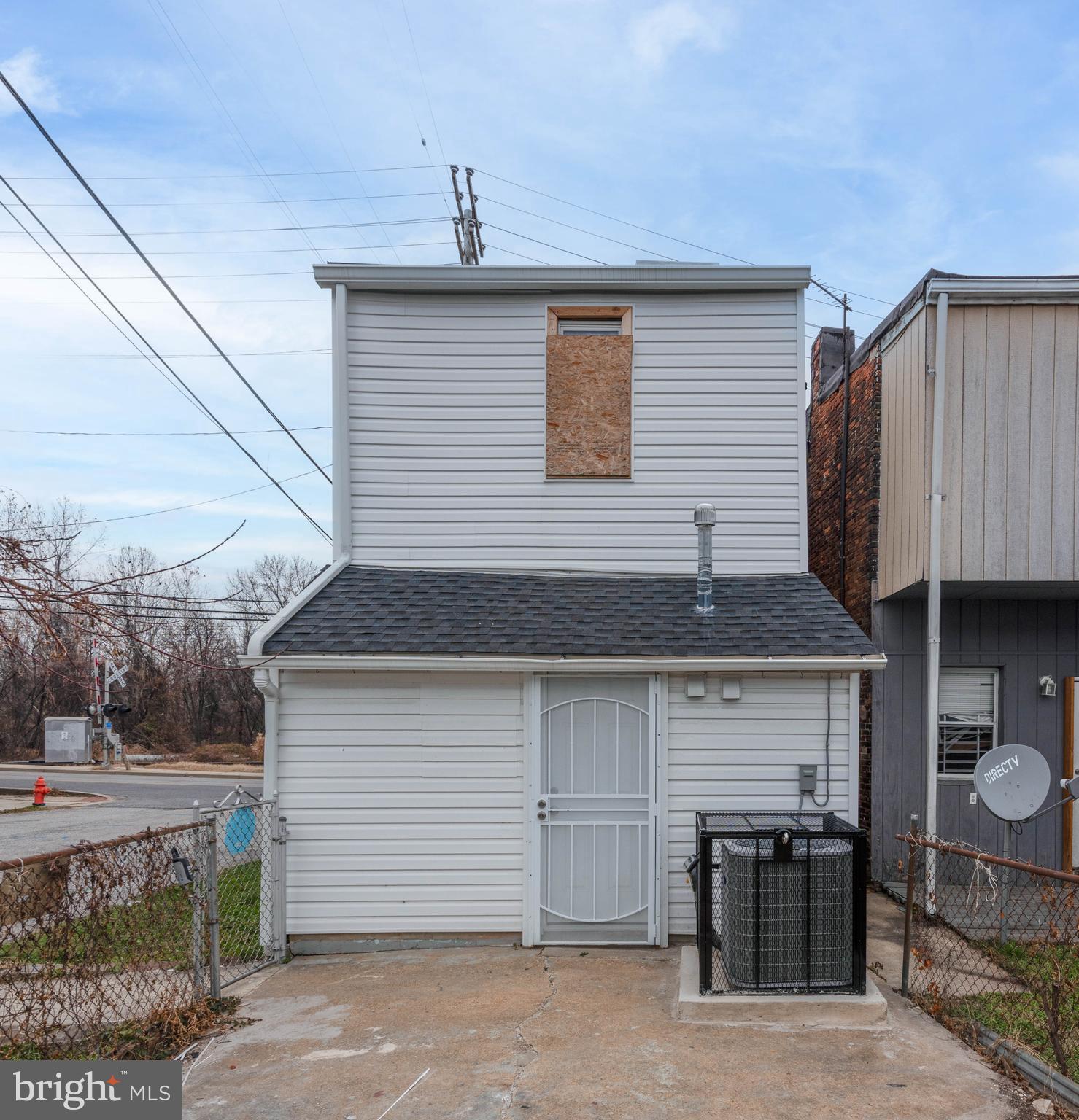 2000 Hollins Ferry Road Baltimore, MD 21230 - Photo 4 of 43 a front view of a house with garage
