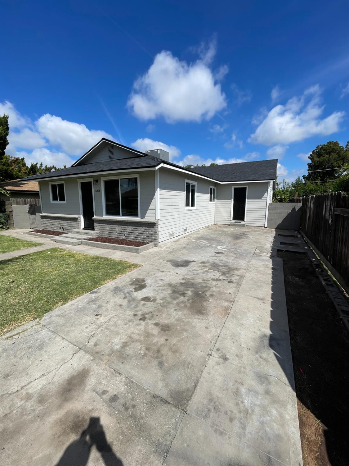 548 East August Avenue Reedley, CA 93654 - Photo 1 of 37 Gallery Image 1