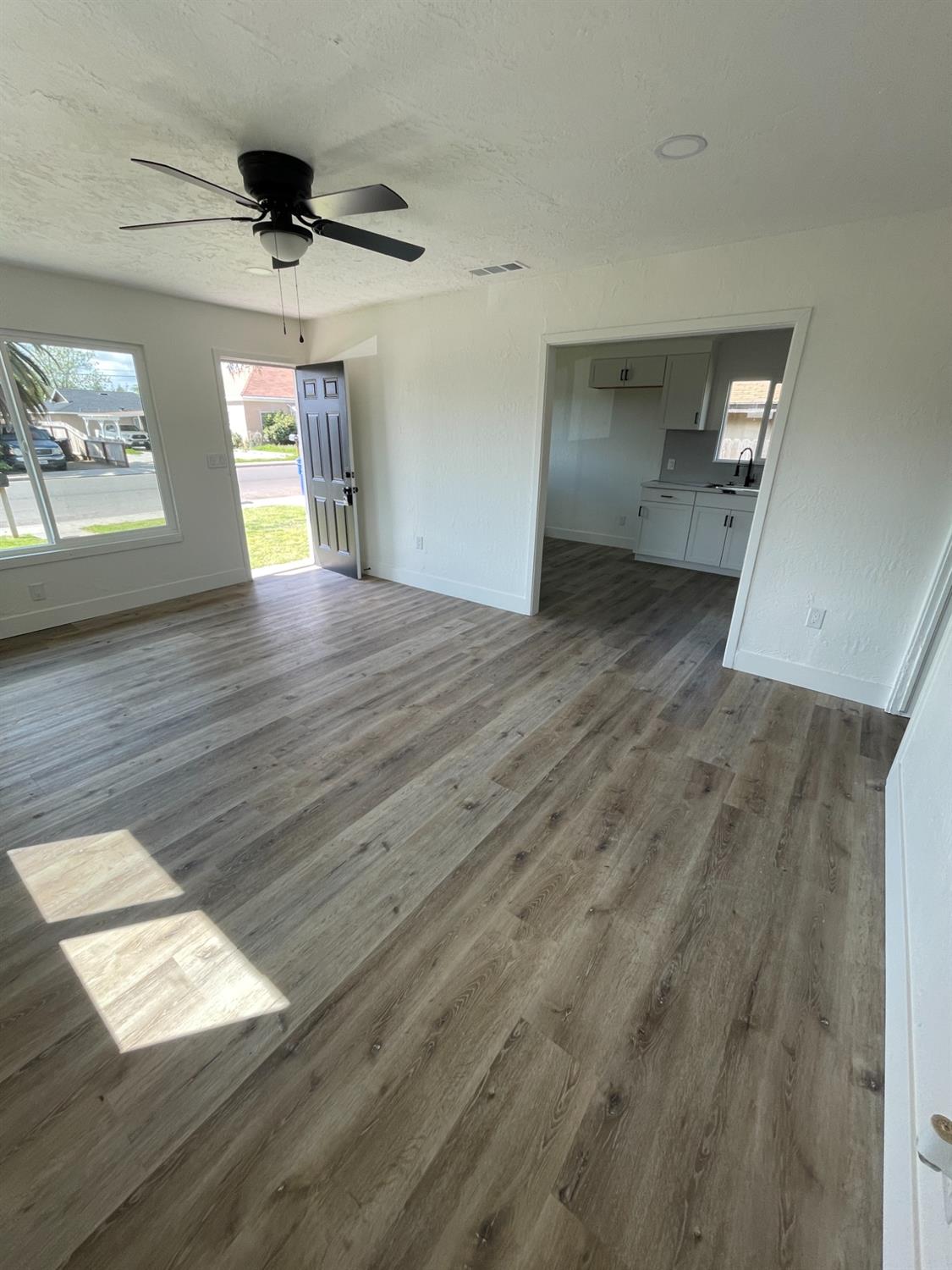 548 East August Avenue Reedley, CA 93654 - Photo 11 of 37 Gallery Image 11