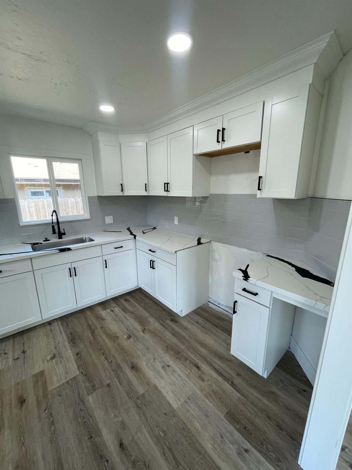 548 East August Avenue Reedley, CA 93654 - Photo 3 of 37 Gallery Image 3