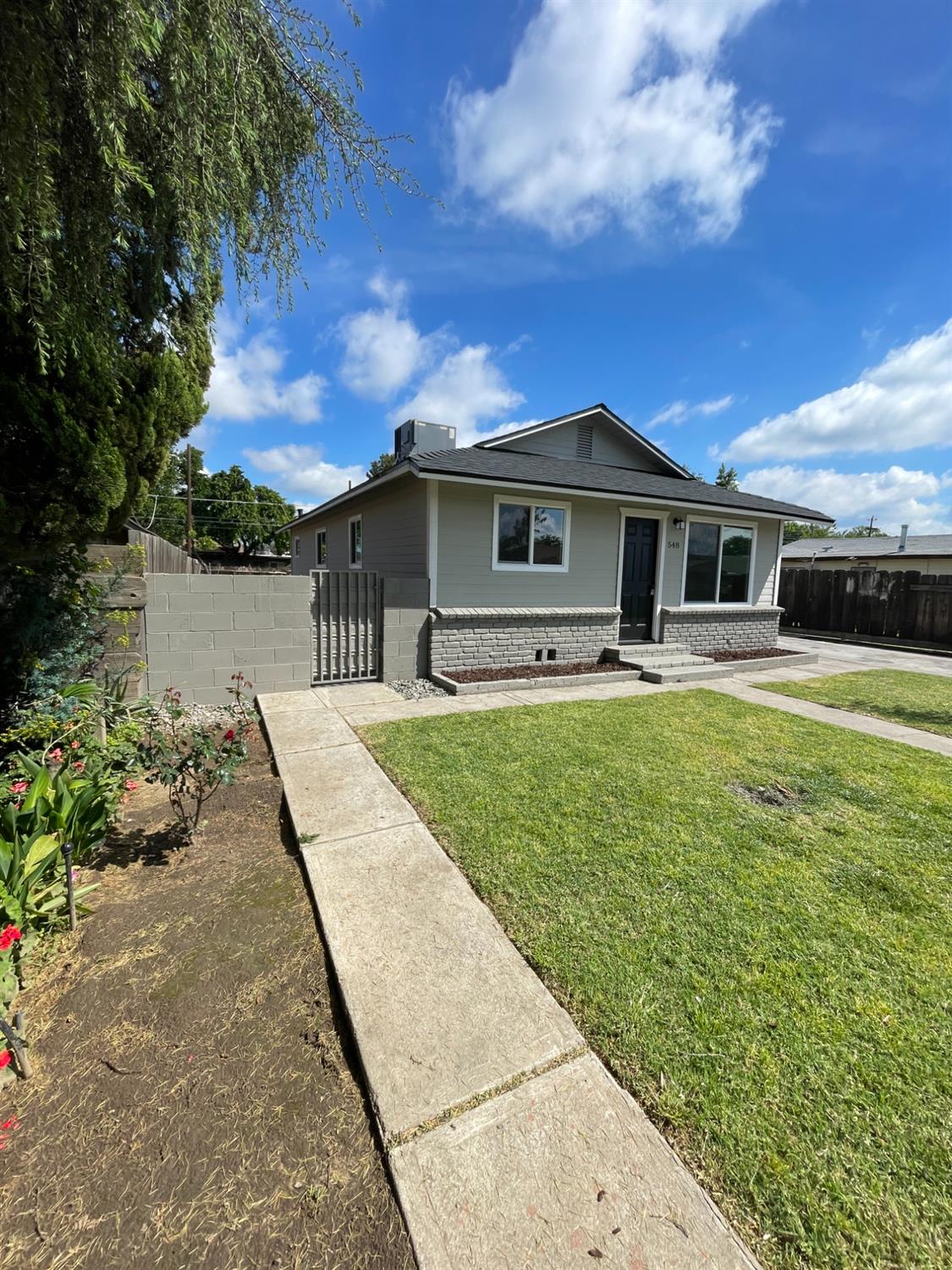 548 East August Avenue Reedley, CA 93654 - Photo 4 of 37 Gallery Image 4