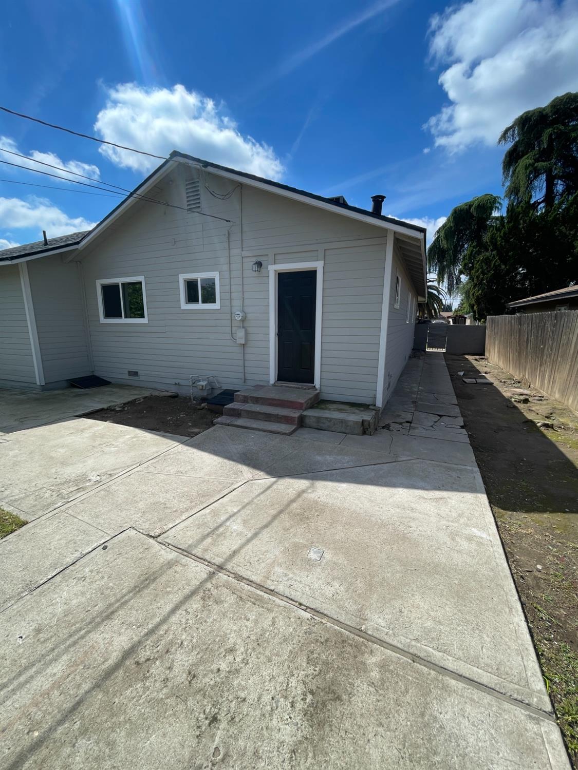 548 East August Avenue Reedley, CA 93654 - Photo 5 of 37 Gallery Image 5