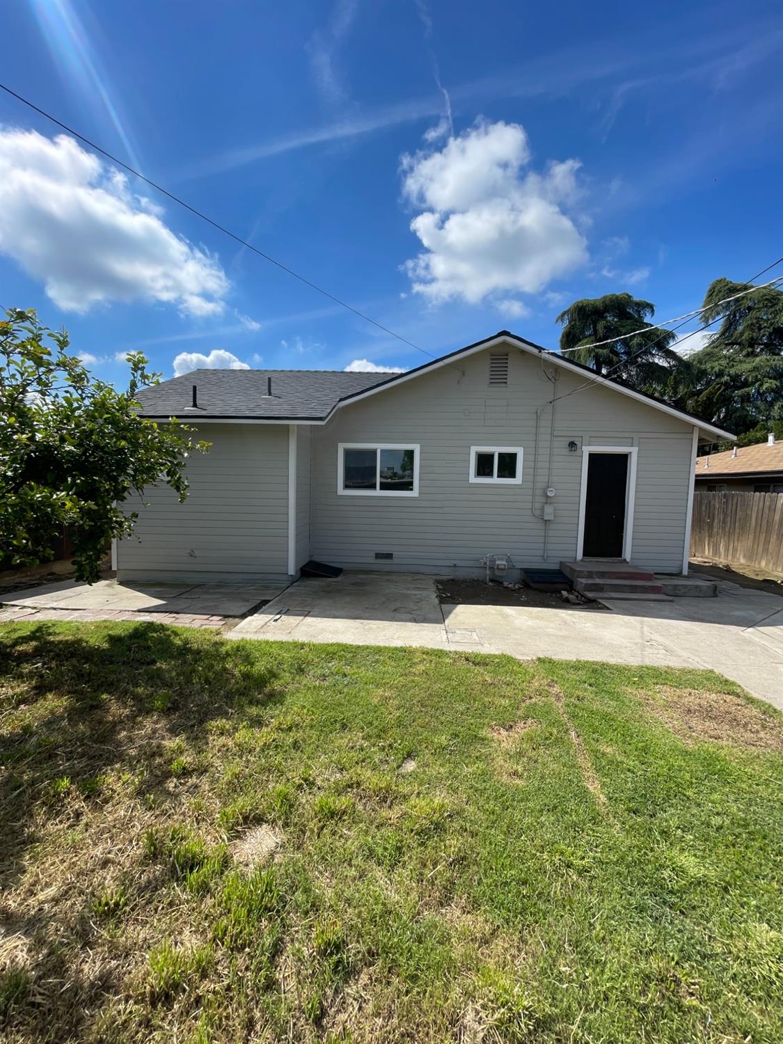 548 East August Avenue Reedley, CA 93654 - Photo 6 of 37 Gallery Image 6