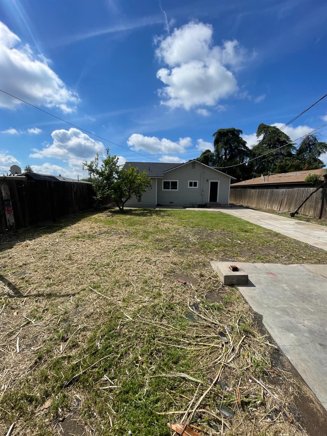 548 East August Avenue Reedley, CA 93654 - Photo 7 of 37 Gallery Image 7