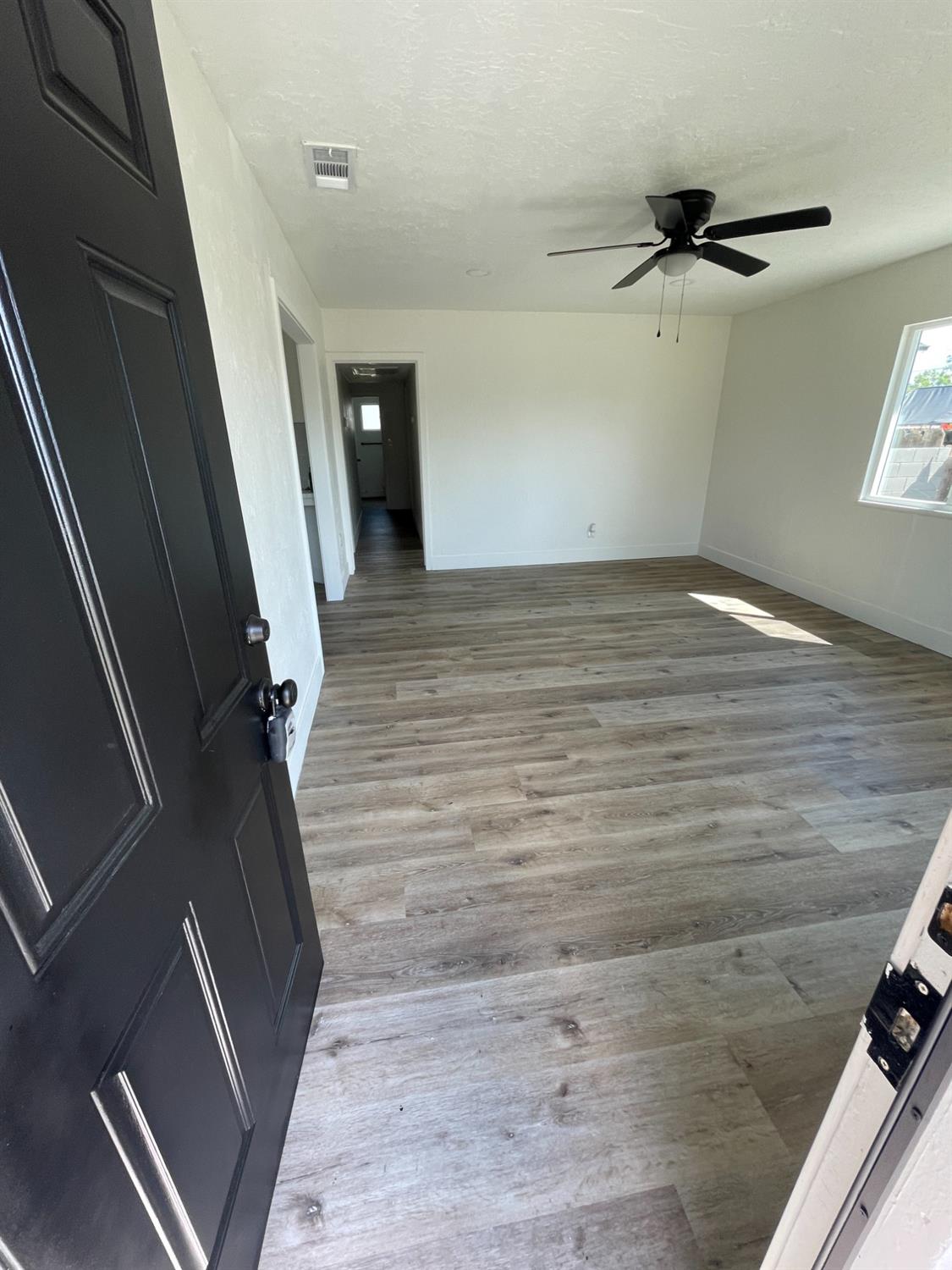 548 East August Avenue Reedley, CA 93654 - Photo 8 of 37 Gallery Image 8