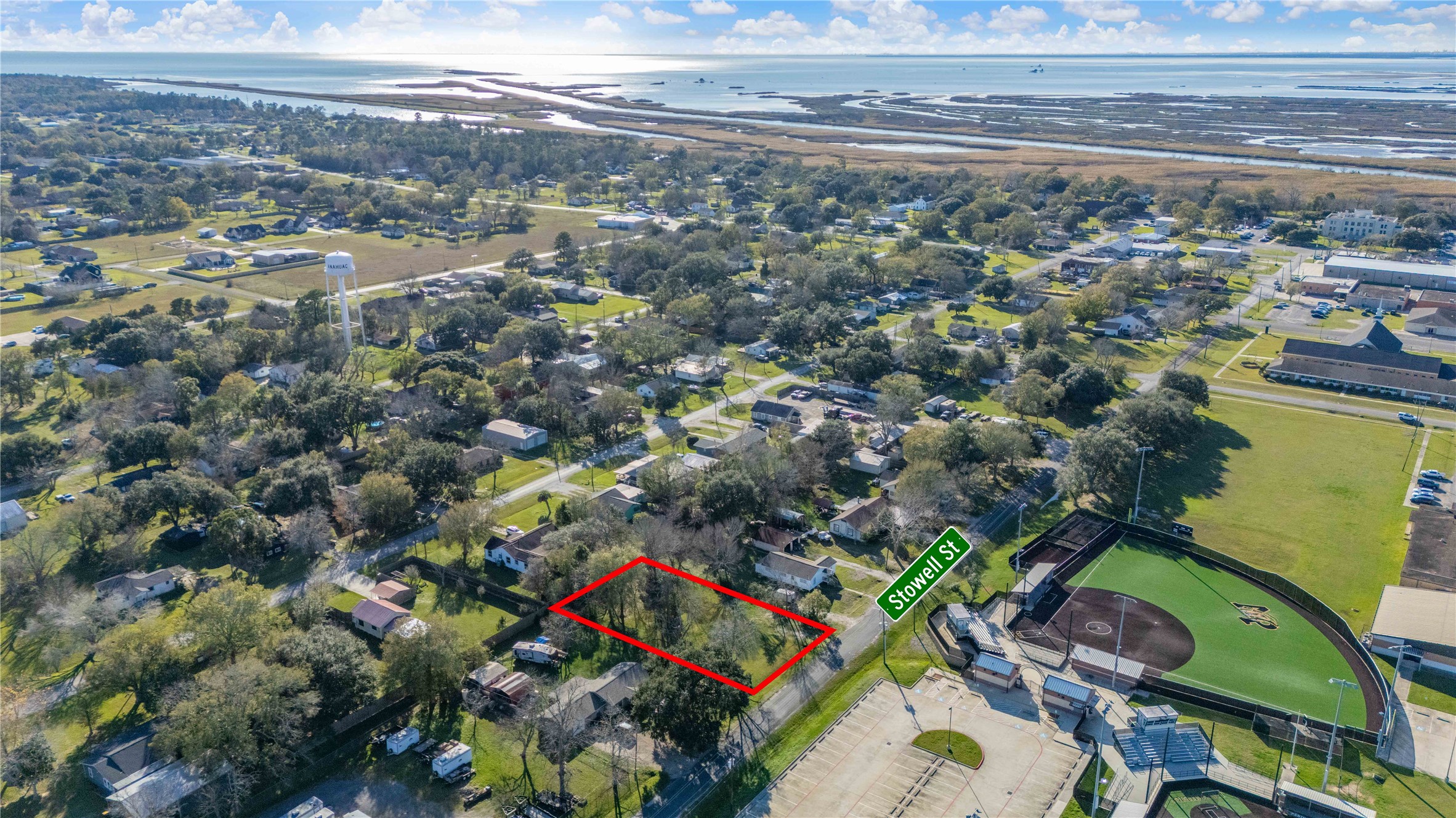 800 Stowell Street Anahuac, TX 77514 - Photo 4 of 8 a view of a city