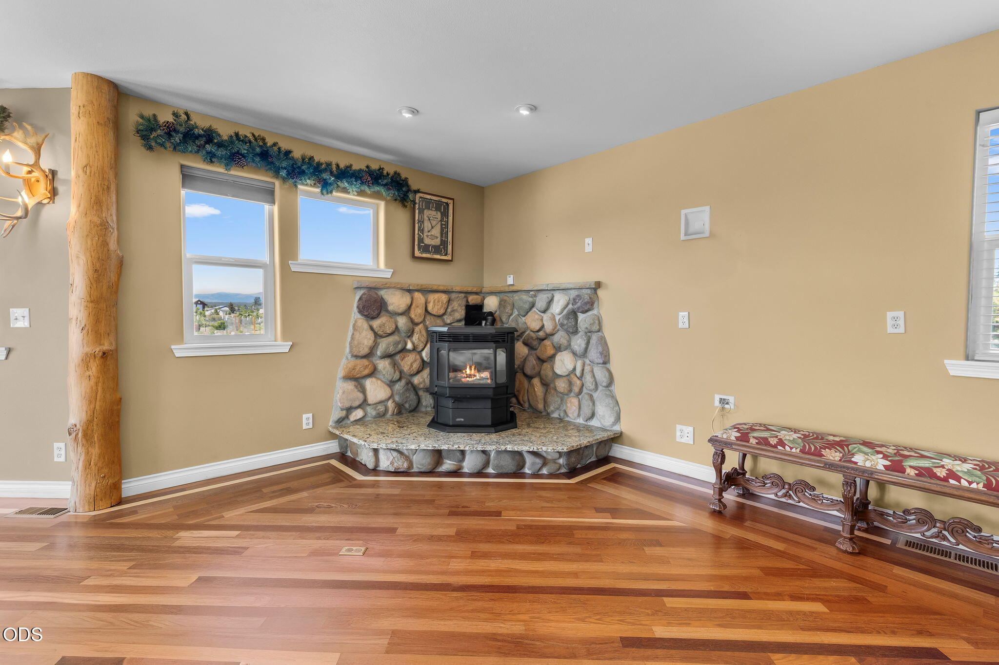 66967 Lance Road Bend, OR 97703 - Photo 18 of 58