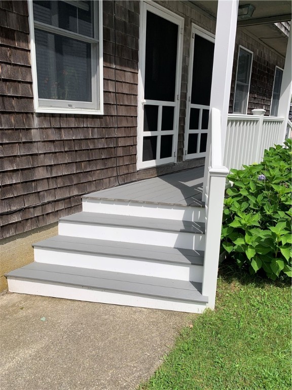 28 Angell Road Narragansett, RI 02882 - Photo 16 of 19