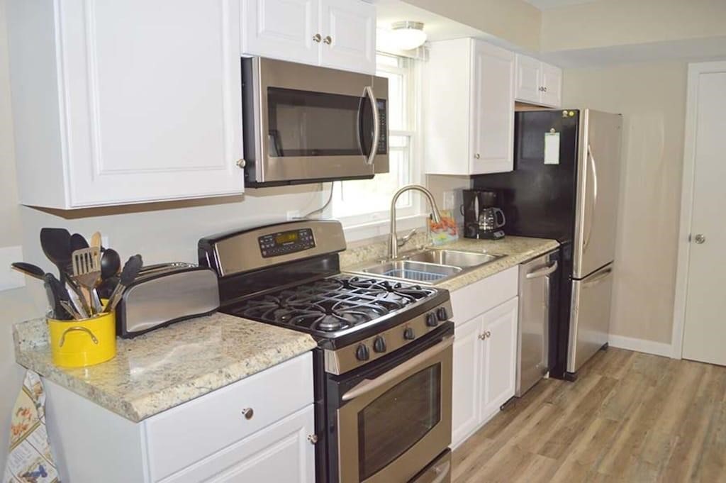28 Angell Road Narragansett, RI 02882 - Photo 10 of 19