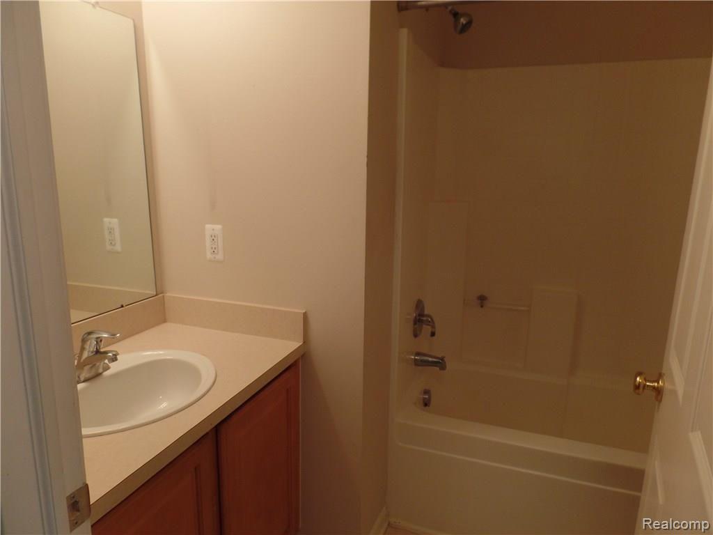 16896 Farmington Road, Unit 39 Livonia, MI 48154 - Photo 6 of 12 SAM_0399.JPG