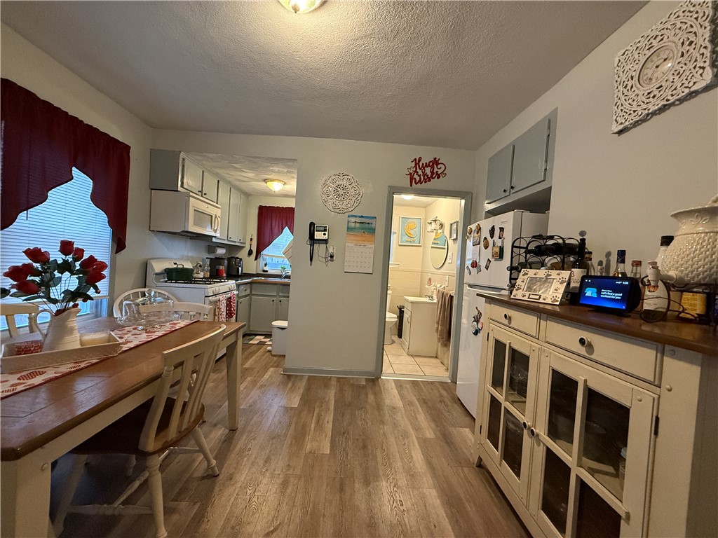 63 Chandler Avenue Pawtucket, RI 02860 - Photo 4 of 21