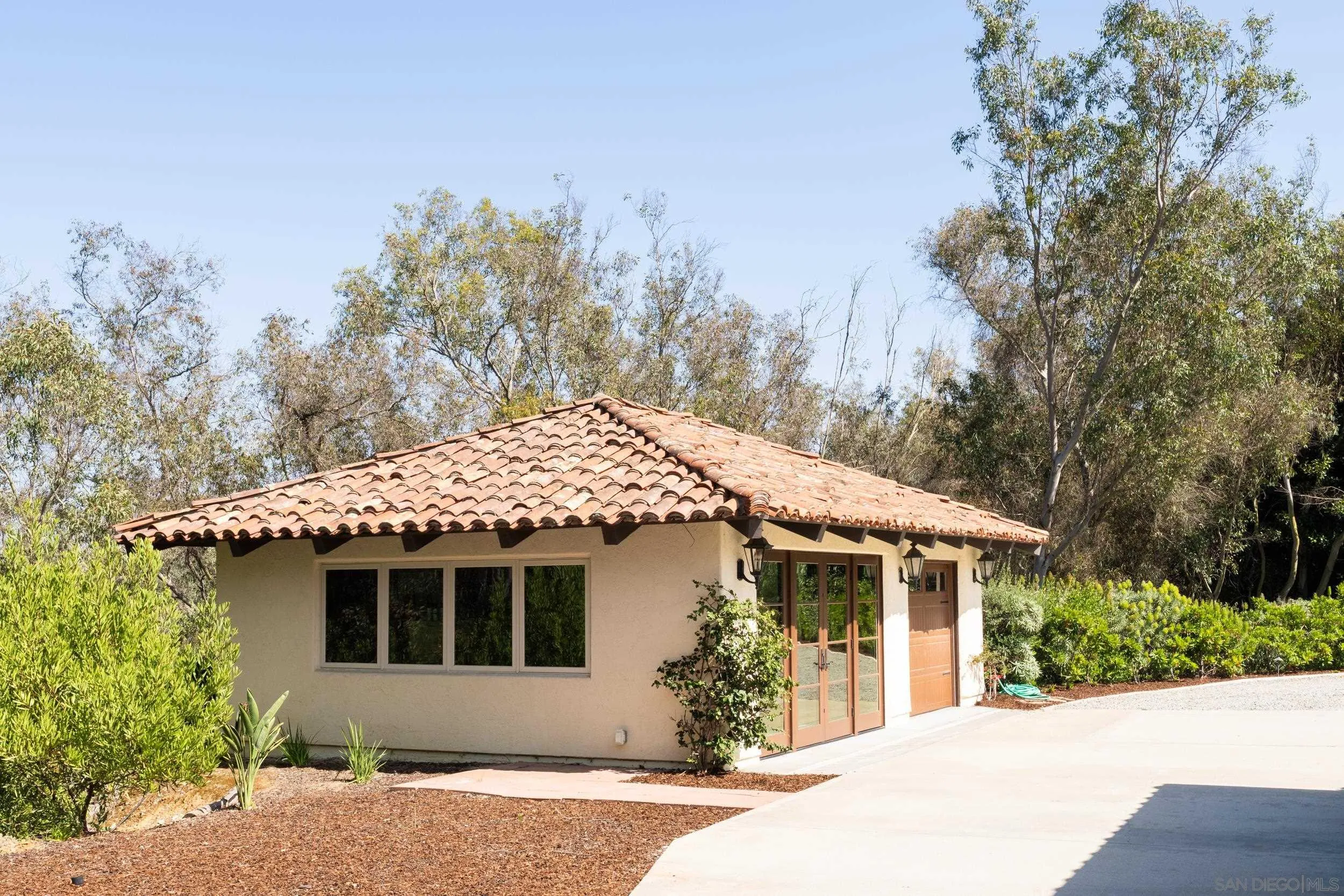 5406 Calzada Del Bosque Rancho Santa Fe, CA 92067 - Photo 26 of 30 a front view of a house with a garden