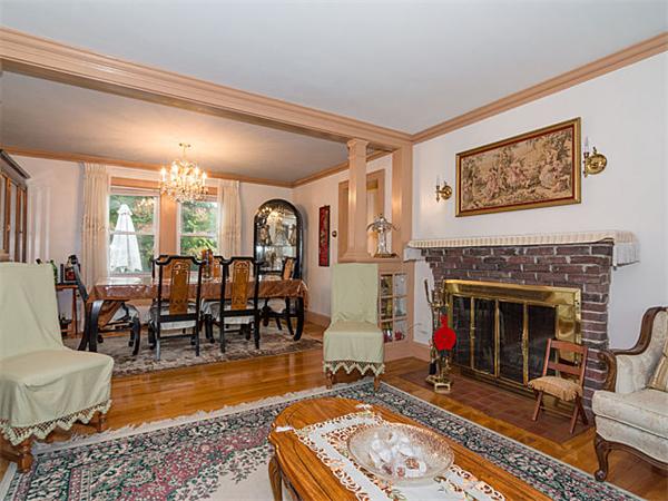76 Marlborough Road Waltham, MA 02452 - Photo 4 of 27 Gallery Image 4