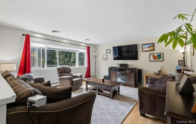 $899,000 | 12 Crestview Drive, White Plains, NY 10604