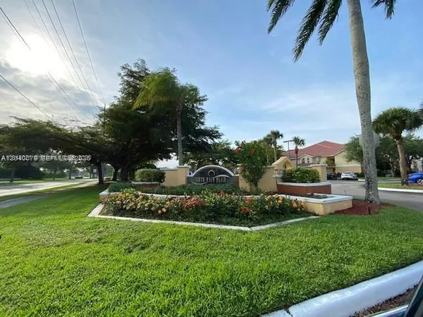 $1,550 | 7630 Westwood Drive, Unit 327, Tamarac, FL 33321