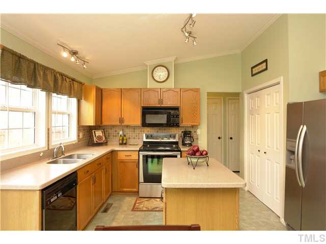 1208 Shackleton Road Apex, NC 27502 - Photo 7 of 25 Gallery Image 7