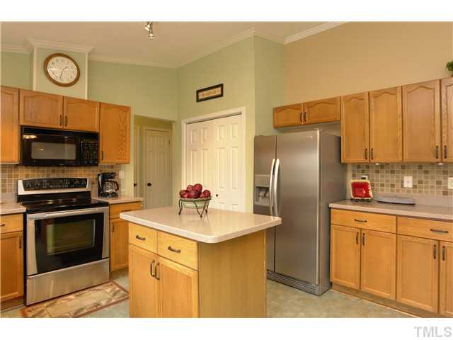 1208 Shackleton Road Apex, NC 27502 - Photo 9 of 25 Gallery Image 9