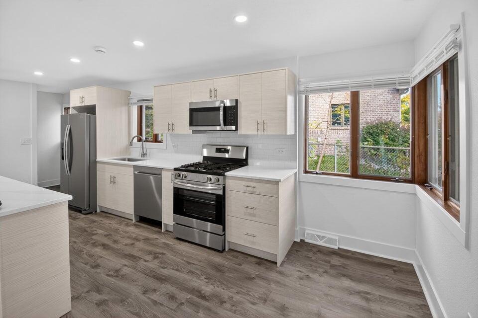 1214 Illinois Street Racine, WI 53405 - Photo 11 of 21 20251028174042925846000000-o