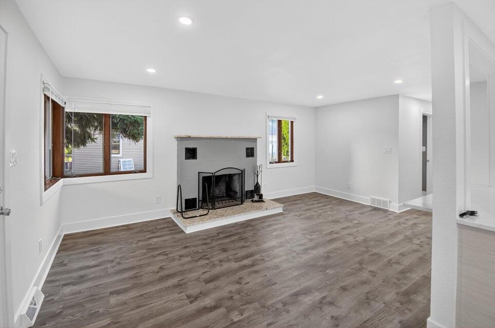 1214 Illinois Street Racine, WI 53405 - Photo 13 of 21 20251028174025491007000000-o