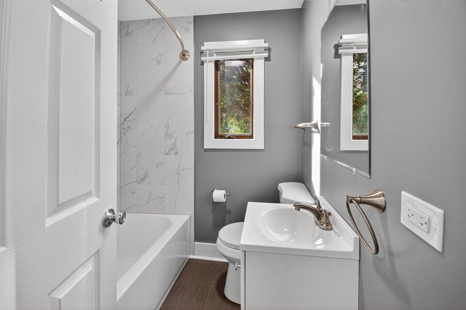 1214 Illinois Street Racine, WI 53405 - Photo 14 of 21 20251028174054940184000000-o