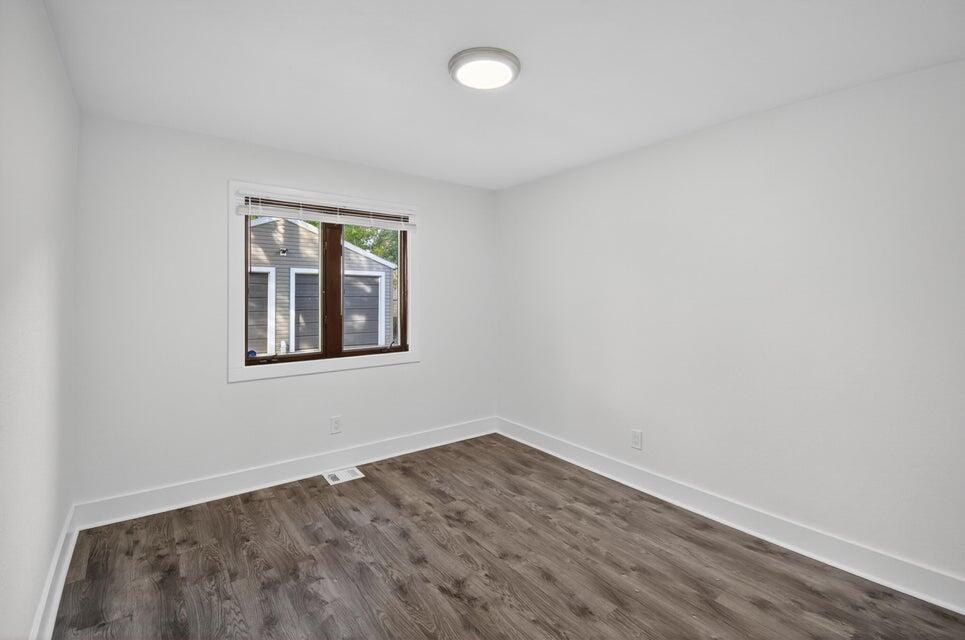 1214 Illinois Street Racine, WI 53405 - Photo 17 of 21 20251028174111032465000000-o