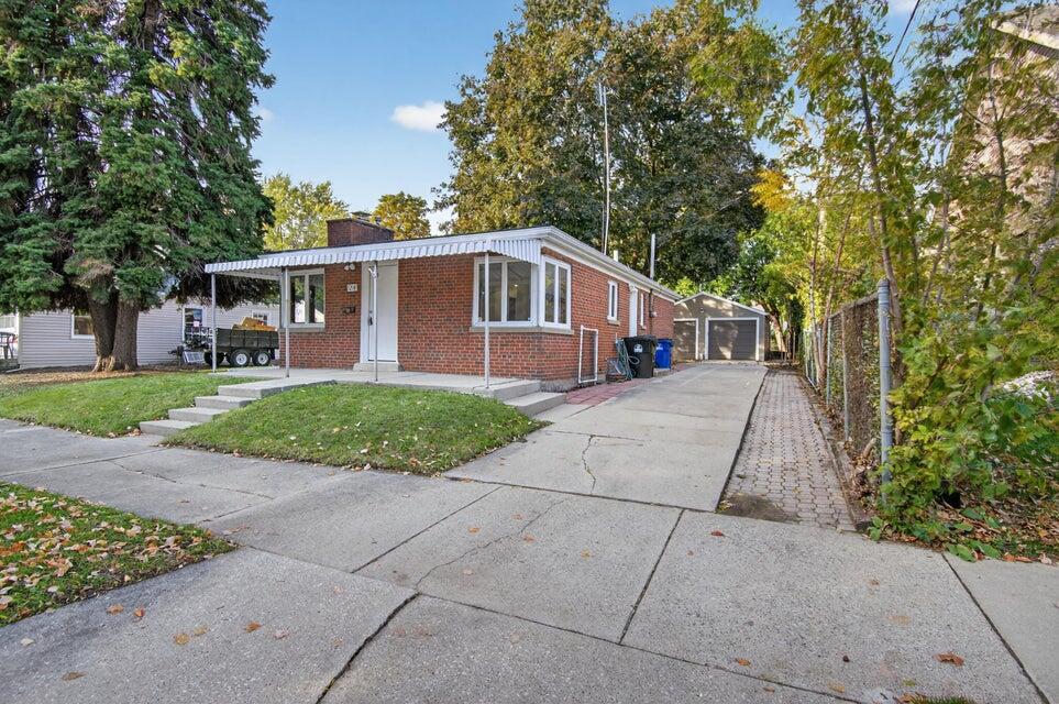 1214 Illinois Street Racine, WI 53405 - Photo 3 of 21 20251028173903734693000000-o