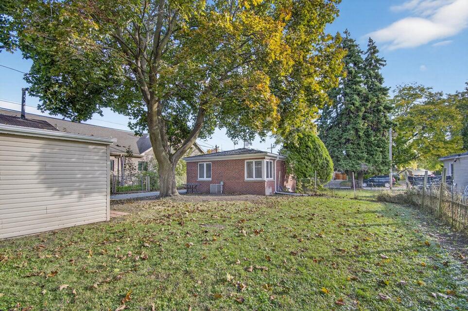 1214 Illinois Street Racine, WI 53405 - Photo 6 of 21 20251028173956312274000000-o