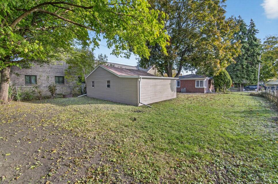 1214 Illinois Street Racine, WI 53405 - Photo 7 of 21 20251028174019345252000000-o