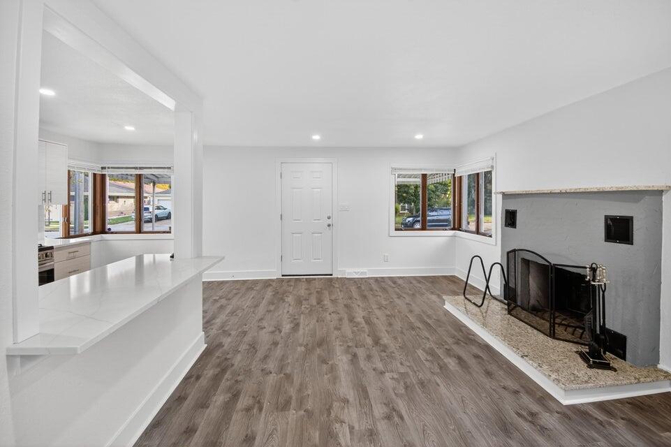 1214 Illinois Street Racine, WI 53405 - Photo 10 of 21 20251028174036726730000000-o