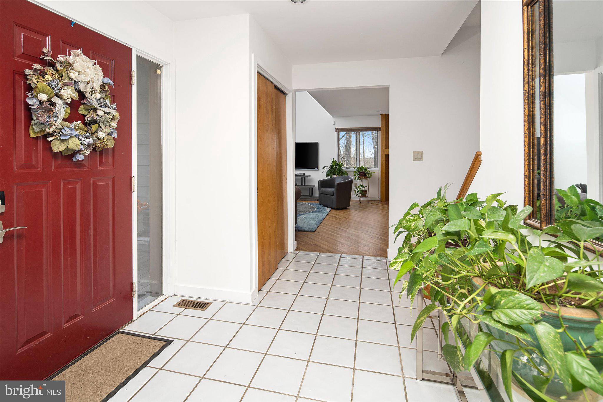 100 Woosamonsa Road Pennington, NJ 08534 - Photo 3 of 38