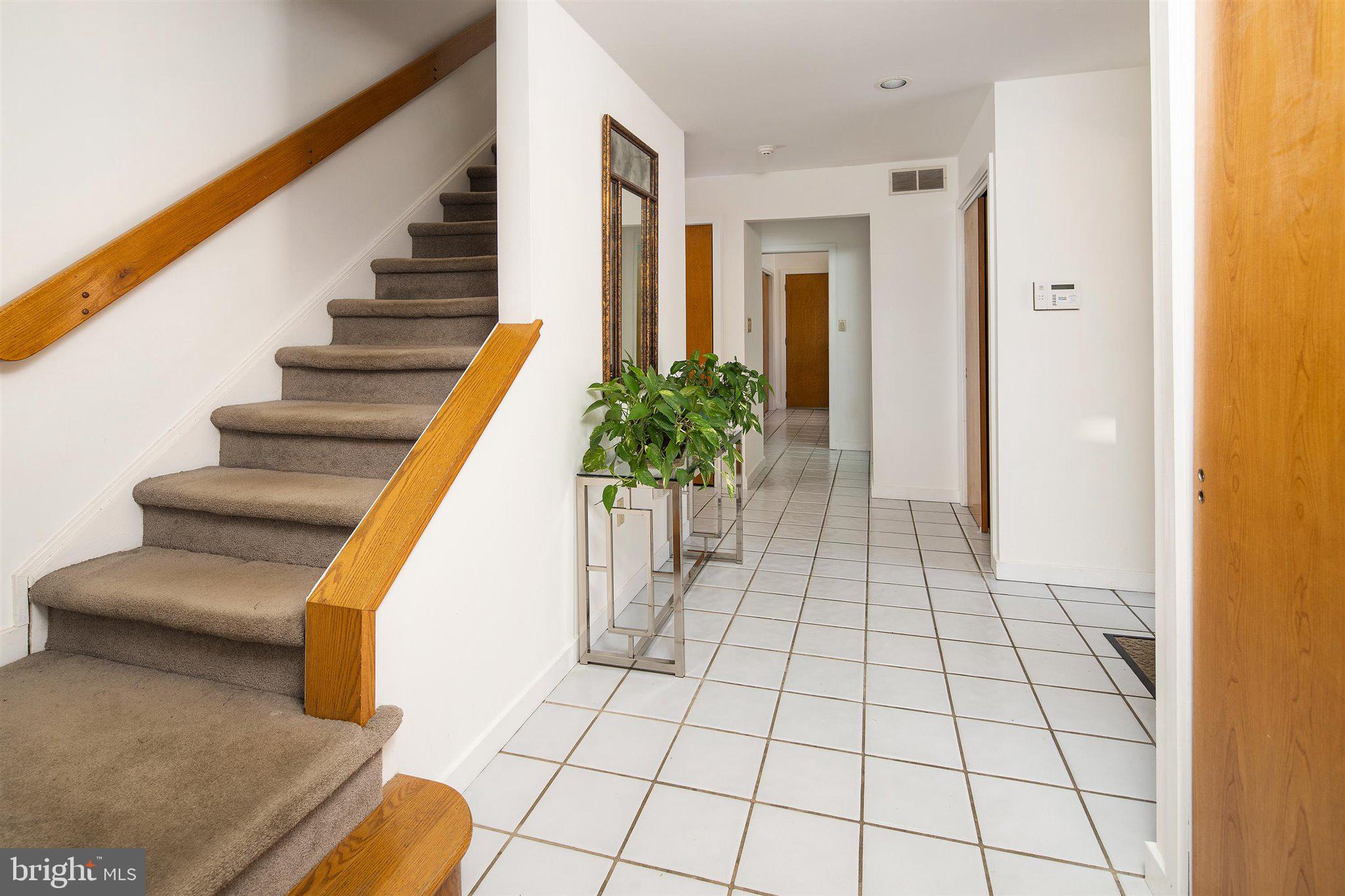 100 Woosamonsa Road Pennington, NJ 08534 - Photo 4 of 38