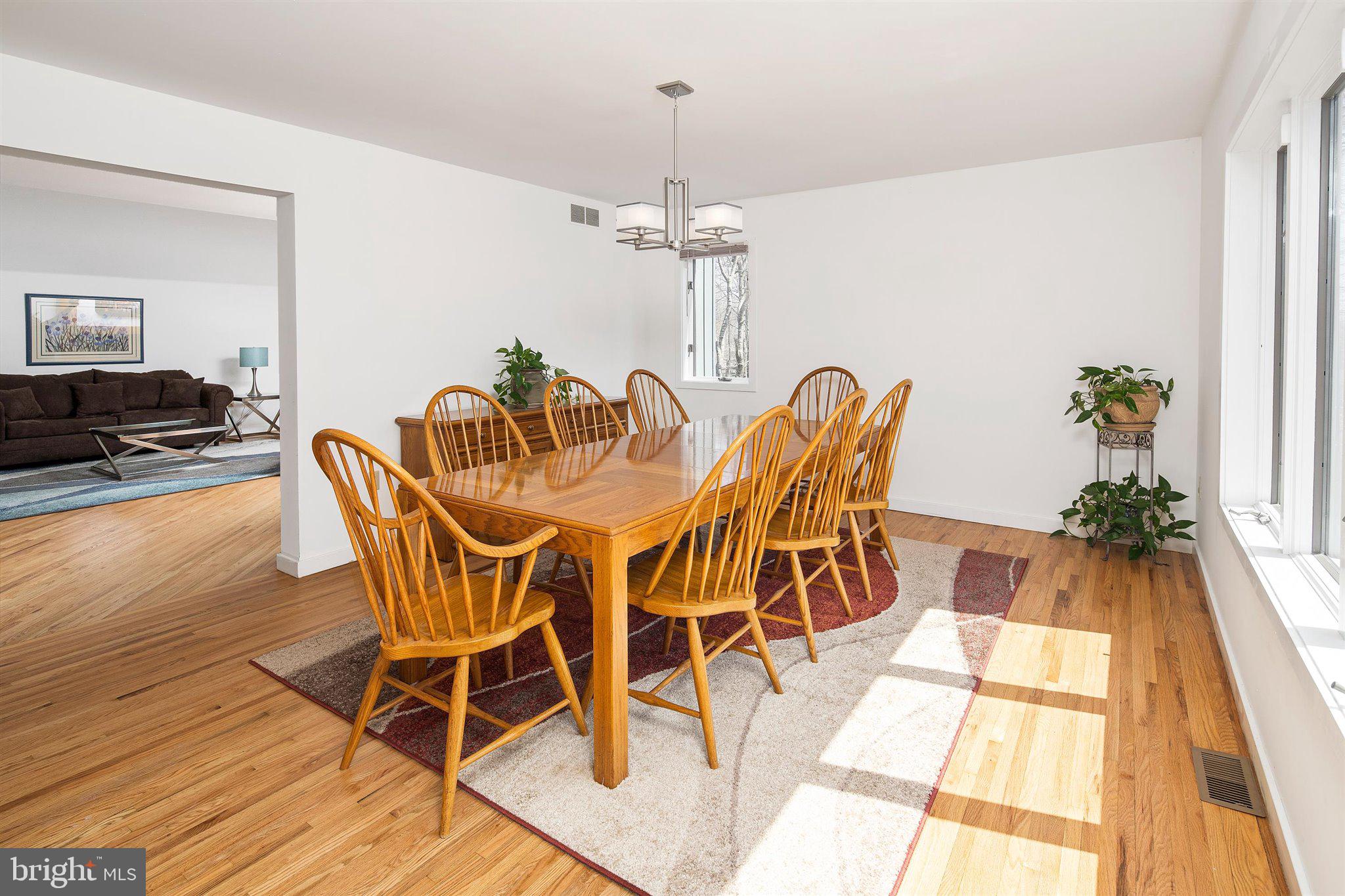100 Woosamonsa Road Pennington, NJ 08534 - Photo 8 of 38