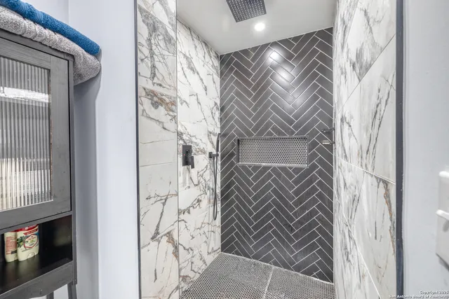 $247,000 | 208 West Sabinal Street, Uvalde, TX 78801