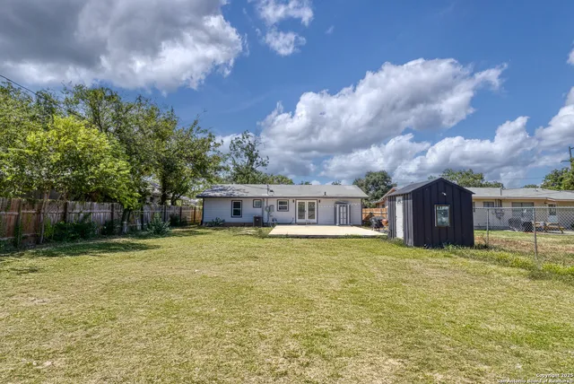 $247,000 | 208 West Sabinal Street, Uvalde, TX 78801